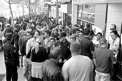 20081217122913-colainmigrantes.jpg